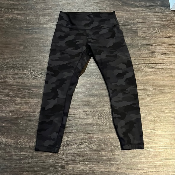 lululemon athletica Pants - Lululemon camo wunder under legging